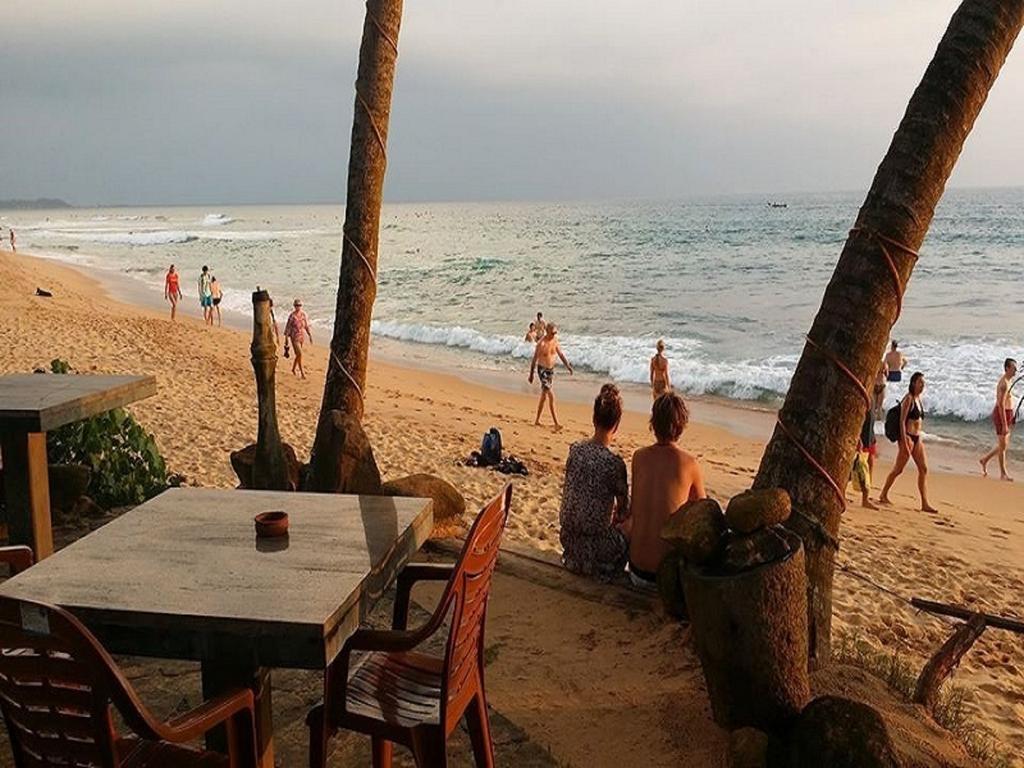 Time N Tide Beach Resort Hikkaduwa Extérieur photo