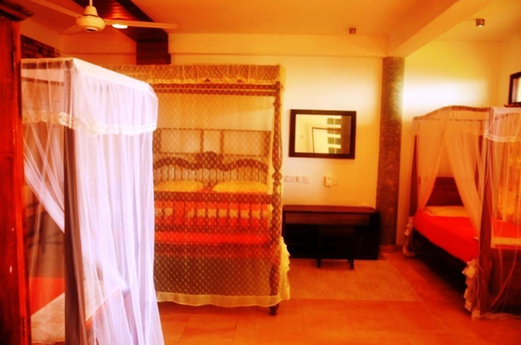 Time N Tide Beach Resort Hikkaduwa Extérieur photo
